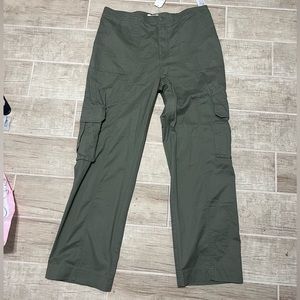 Abercrombie & Fitch women’s green cargo pants size 33 / 16 long new with tags